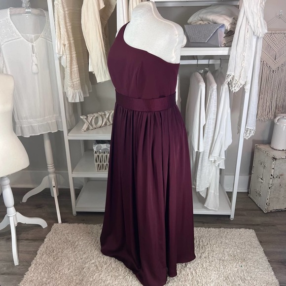 David’s bridal plus sz. 16 one arm bridesmaids dress, color: wine, maxi. - Picture 2 of 11
